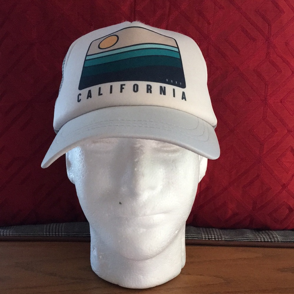 Roxy California Snap Back Trucker/Surf Hat NWOT never worn